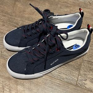 NWT Tommy Hilfiger Woman’s Blue Sneakers